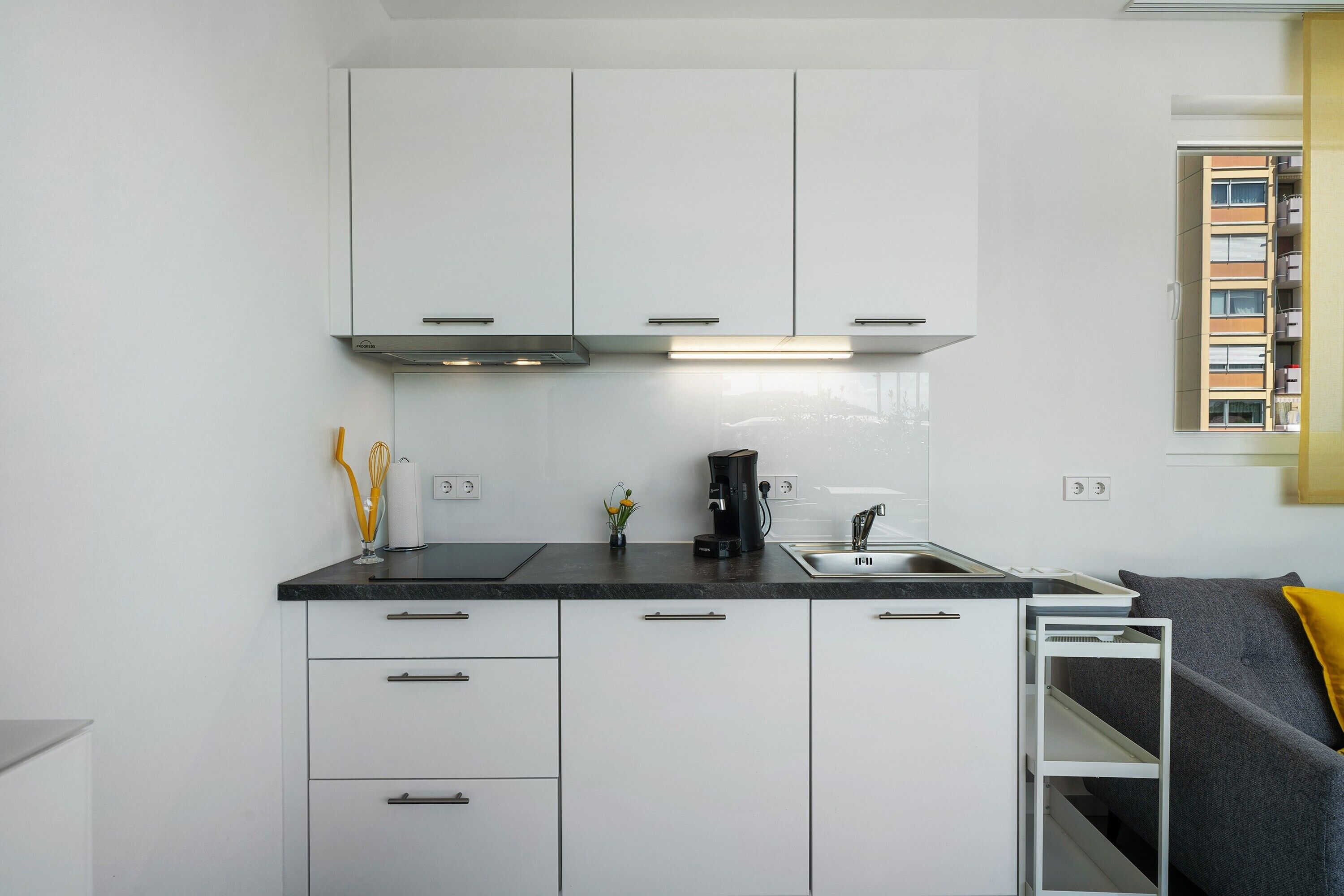 Fridge, stovetop, coffee/tea maker, electric kettle