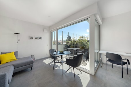 TV. Apartment 'Katharinenbergblick' with Balcony and Wi-Fi