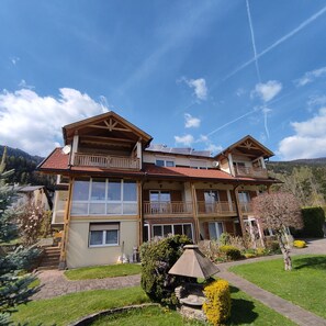 Exterior - Apartment '4' with Lake View, Shared Garden and Wi-Fi (Tratten)