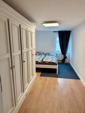 5 bedrooms, free WiFi, bed sheets