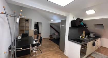 Hundefreundliches Ferienhaus für bis zu 17 Personen – Natur & Workation nahe Chiemsee