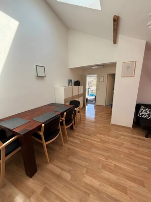 Dining - Dog-Friendly Holiday Home for up to 17 Guests – Nature & Workation near Lake Chiemsee (Kraiburg am Inn)