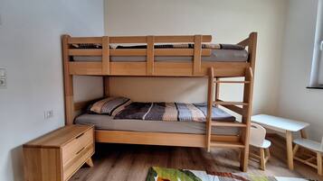 3 bedrooms, free WiFi, bed sheets