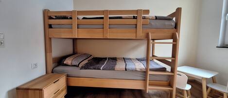 3 quartos, Wi-Fi de cortesia, roupa de cama