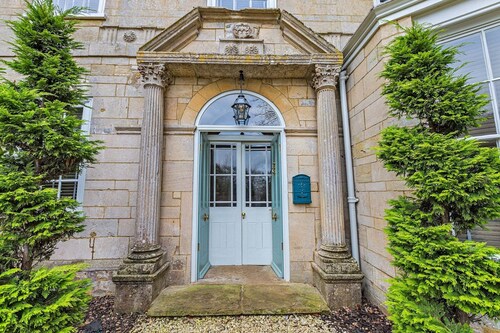 Manor Retreat near Milton Keynes with Hot Tub