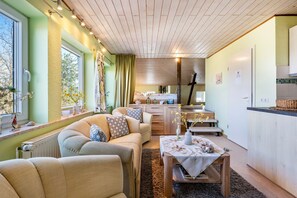 Fernseher, Tischtennisplatte