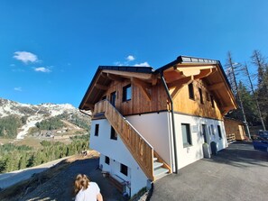 Exterior - Apartment '2' with Mountain View, Shared Garden and Wi-Fi (Sonnenalpe Nassfeld)