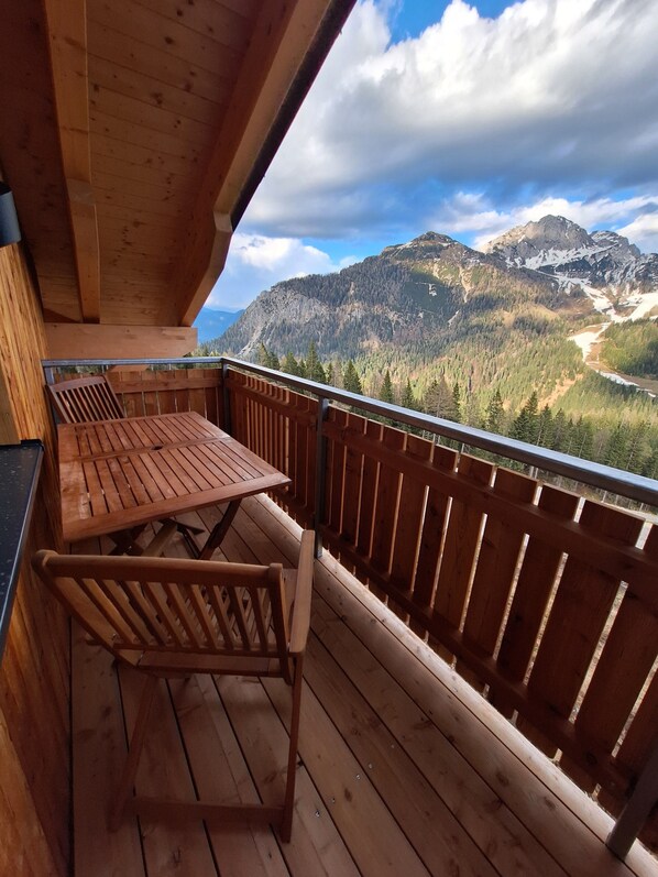 Outdoor dining - Studio '3' with Mountain View, Shared Garden and Wi-Fi (Sonnenalpe Nassfeld)