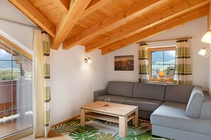 TV - Apartment 'Haus Brugger' with Mountain View, Shared Garden and Wi-Fi (Uttendorf)