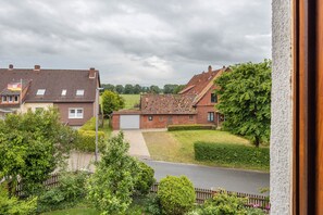 Exterior - Apartment 'Storchenblick' with Balcony and Wi-Fi (Wunstorf)