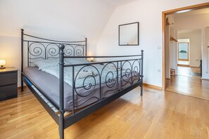 1 bedroom, free WiFi, bed sheets - Apartment 'Storchenblick' with Balcony and Wi-Fi (Wunstorf)
