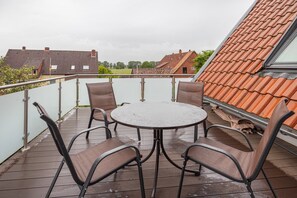Outdoor dining - Apartment 'Storchenblick' with Balcony and Wi-Fi (Wunstorf)