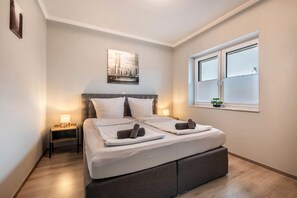 2 dormitoris, planxa i posts de planxar, wifi gratuïta i roba de llit 