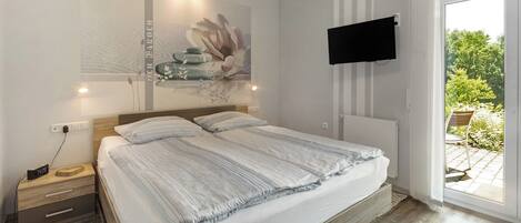 3 bedrooms, iron/ironing board, free WiFi, bed sheets