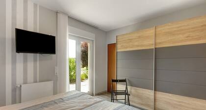 Ferienwohnung 'Sonnenblick' mit Bergblick, Gemeinschaftsterrasse und Wi-Fi