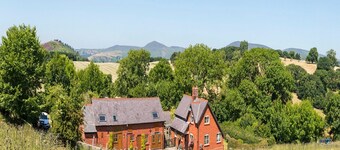 Cottage in Llangollen with Valley Views