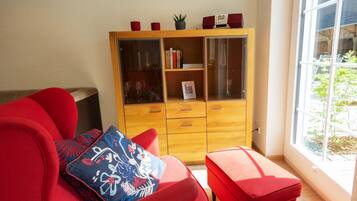 TV, DVD player, ping pong, stereo