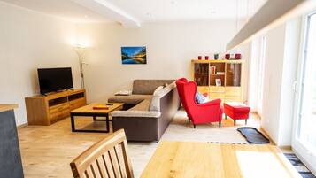 Tv, dvd-spelare, ett bordtennisbord och en stereo