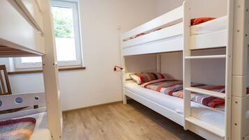 2 bedrooms, free WiFi, bed sheets, wheelchair access