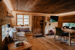 Fernseher, Tischtennisplatte