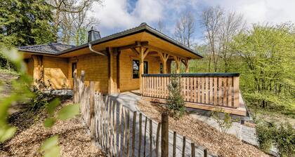 Casa de vacaciones "Log Cabin 2 con vistas a la montaña", terraza privada y Wi-Fi en Sauerland