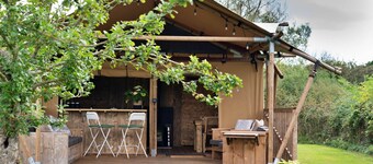 Safari Lodge in Wiltshire with Hot Tub