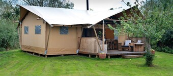 Safari Lodge in Wiltshire with Hot Tub