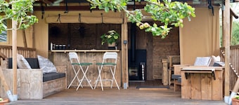 Safari Lodge in Wiltshire with Hot Tub