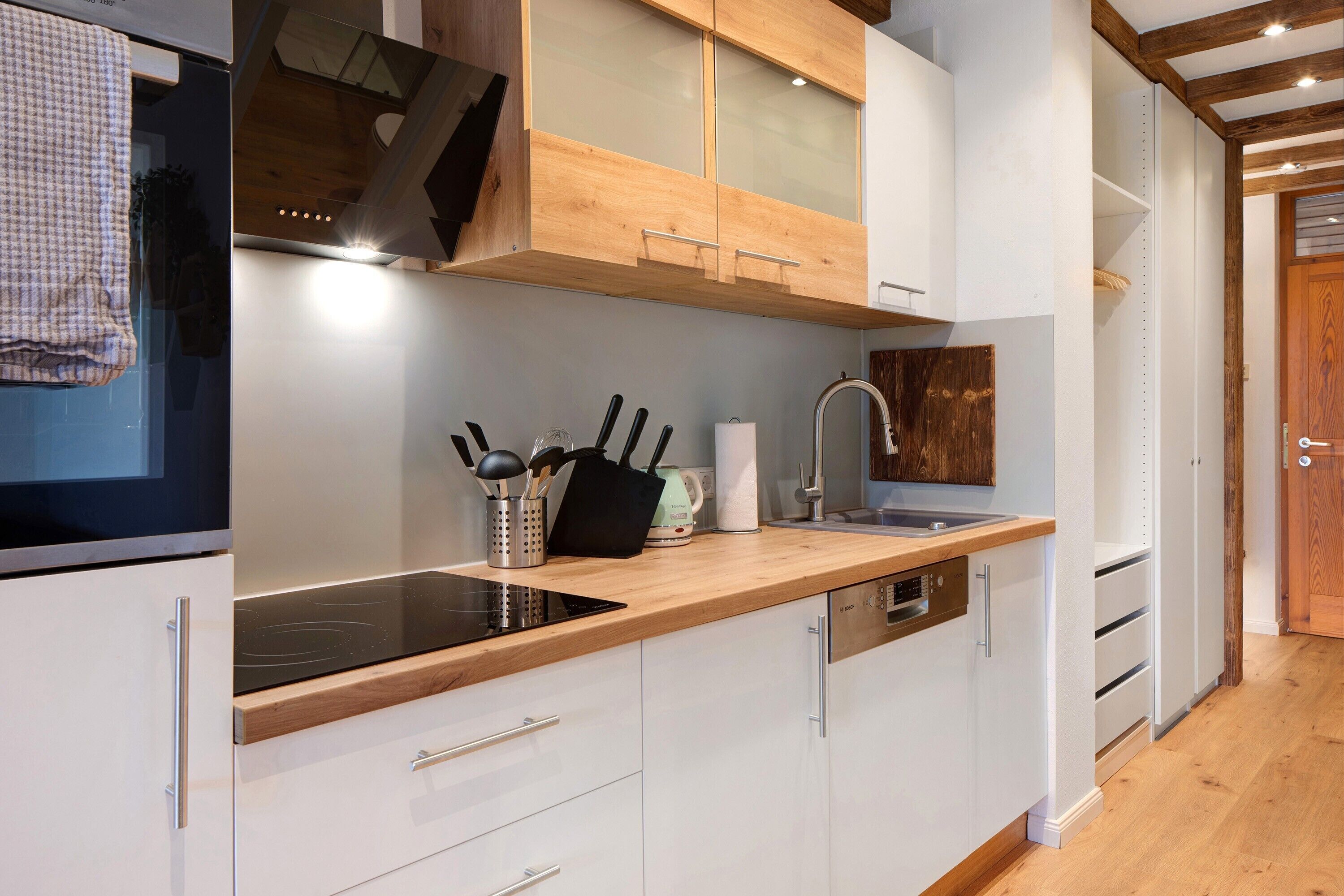 冷蔵庫、オーブン、コンロ、食器洗い機