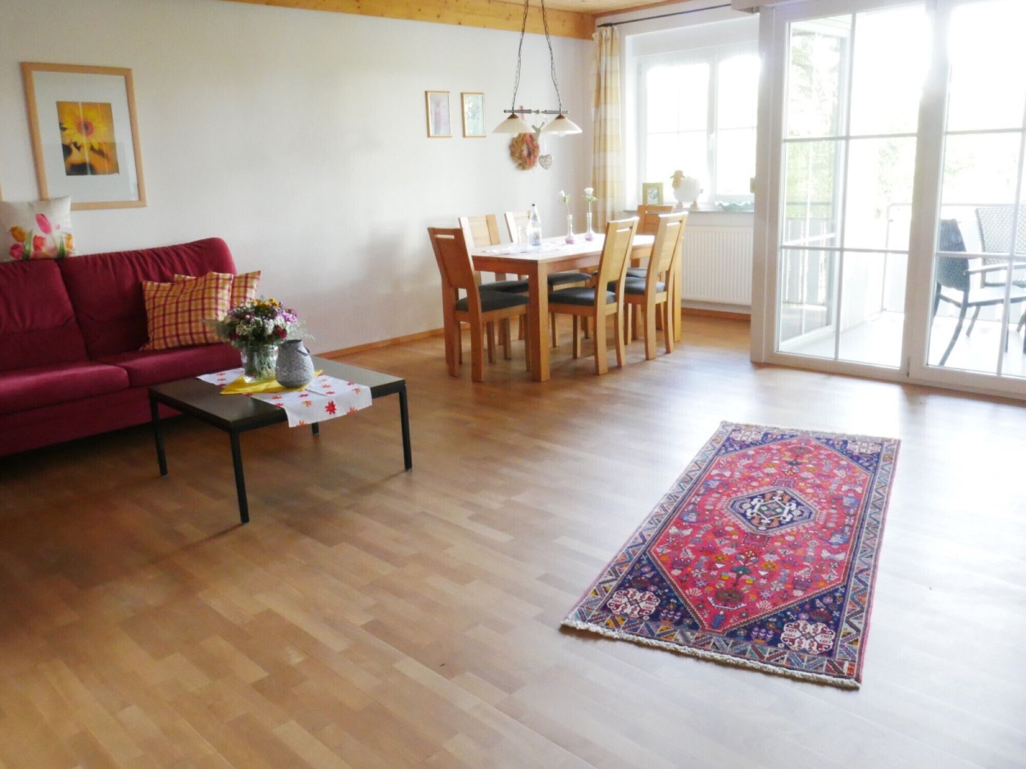 TV, mesa de pingue-pongue, aparelho de som