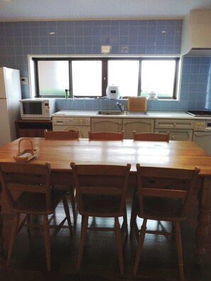 Fridge, microwave, stovetop, electric kettle