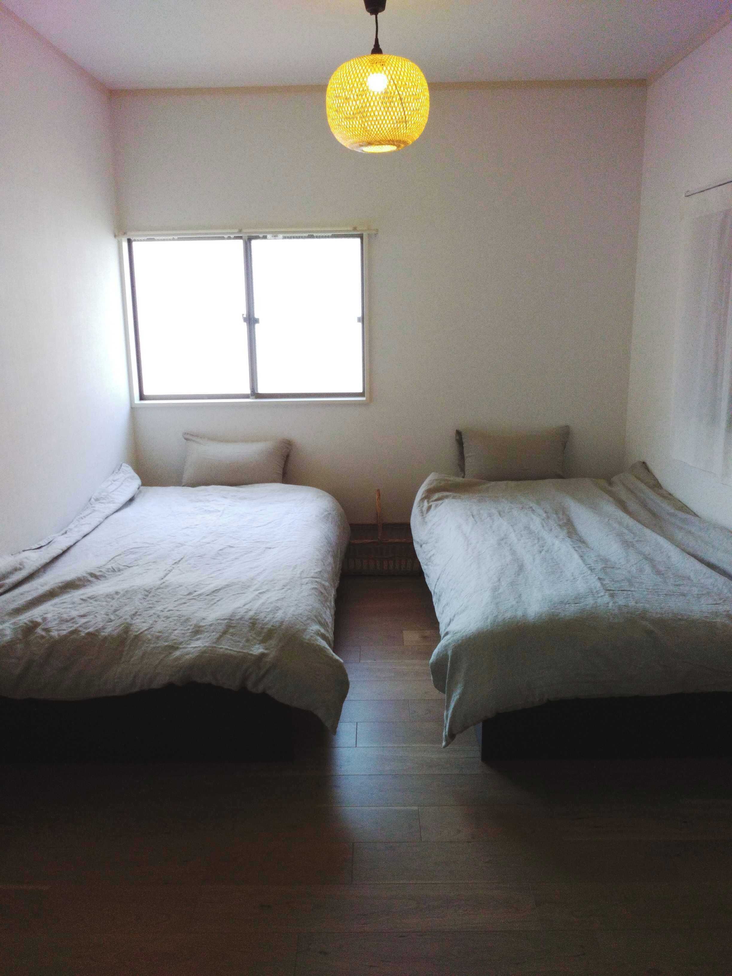 1 室のベッドルーム、デスク、WiFi (無料)、ベッドシーツ