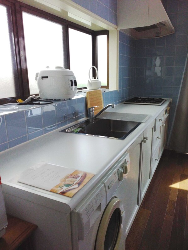 Fridge, microwave, stovetop, electric kettle