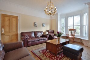 Smart TV, fireplace, DVD player - Holiday Home in Whitby near Beaches & Moors (Whitby)