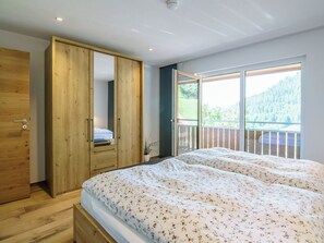 2 slaapkamers, een strijkplank/strijkijzer, gratis wifi, beddengoed