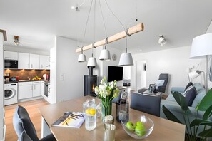 TV, fireplace - Holiday Apartment 'Maltes' with Sea View, Private Terrace and Wi-Fi (Kappeln)