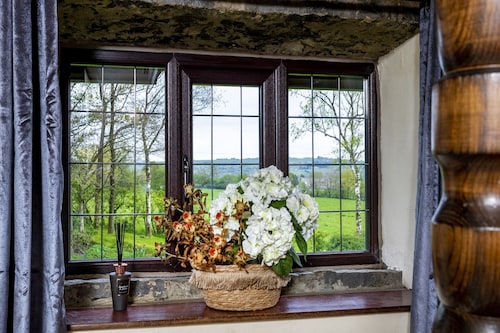 Cottage in Hawkshaw with Countryside Views
