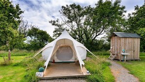 A tent with a wooden deck entrance, a small wooden structure with a sink, and a sign labeled "OAK". - Bell Tent in Devon with Countryside Views (Ilfracombe)