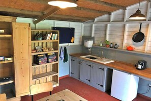 Fridge, stovetop, coffee/tea maker, toaster