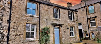 House in Tideswell near Peak District Trails