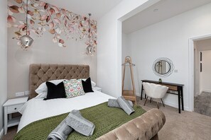 2 bedrooms, iron/ironing board, free WiFi