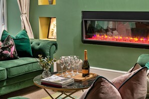 Smart TV y chimenea 