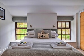 2 bedrooms, iron/ironing board