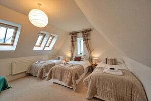 8 bedrooms, iron/ironing board, internet