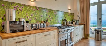 Self-catering retreat with pool, hot tub.