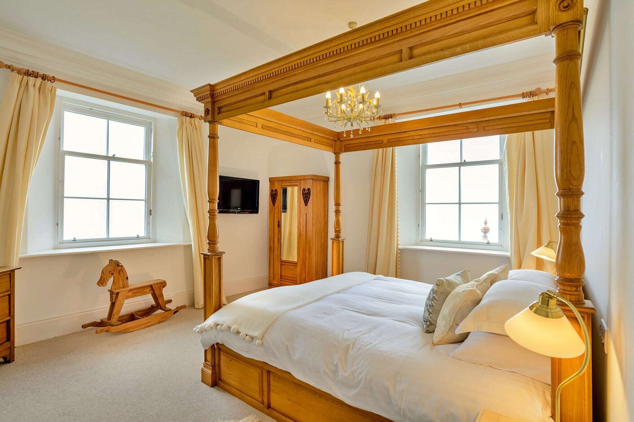 8 bedrooms, iron/ironing board, free WiFi