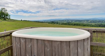 Yurt in Gleneagles with Hot Tub Retreat