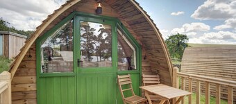 Cabin by the Lake near Historic Bristol Lodge