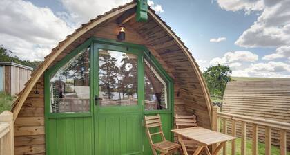 Cabin by the Lake near Historic Bristol Lodge