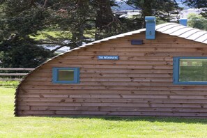 Property grounds - Cabin by Langley Dam with Lake Views (Hexham)